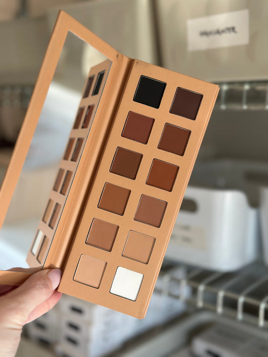 VI HAR LAVET EN ØJENSKYGGE PALETTE