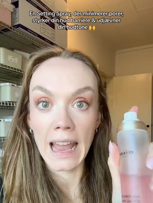EN SETTING SPRAY, DER PLEJER HUDEN