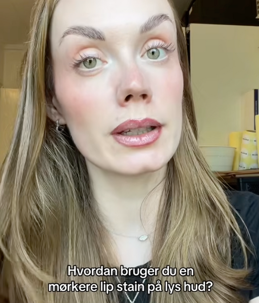 HVORDAN BRUGER DU ET MØRKT LÆBEPRODUKT PÅ LYS HUD?