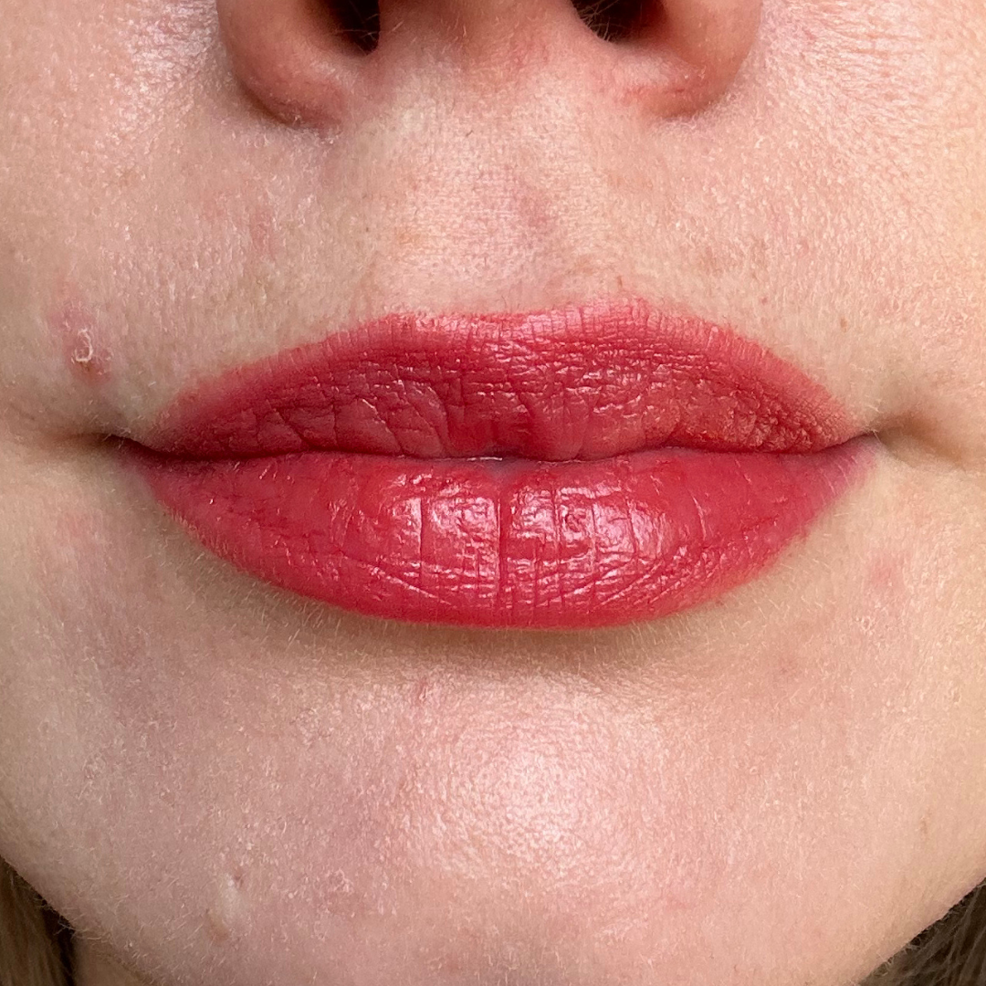 MOISTURIZING LIPSTICK