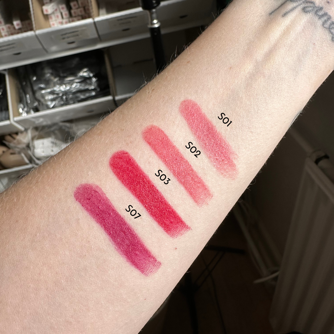 MOISTURIZING LIPSTICK