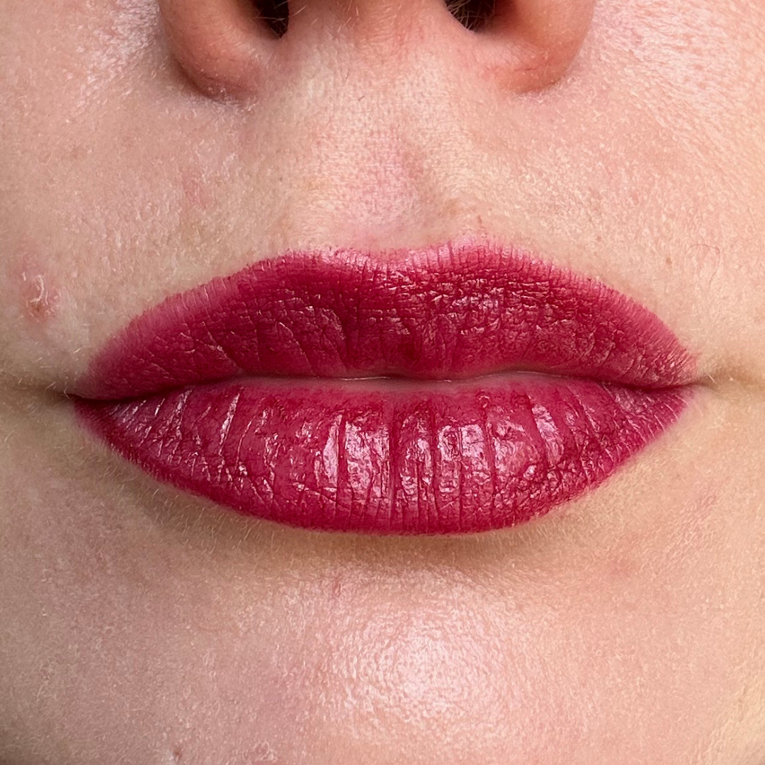 MOISTURIZING LIPSTICK